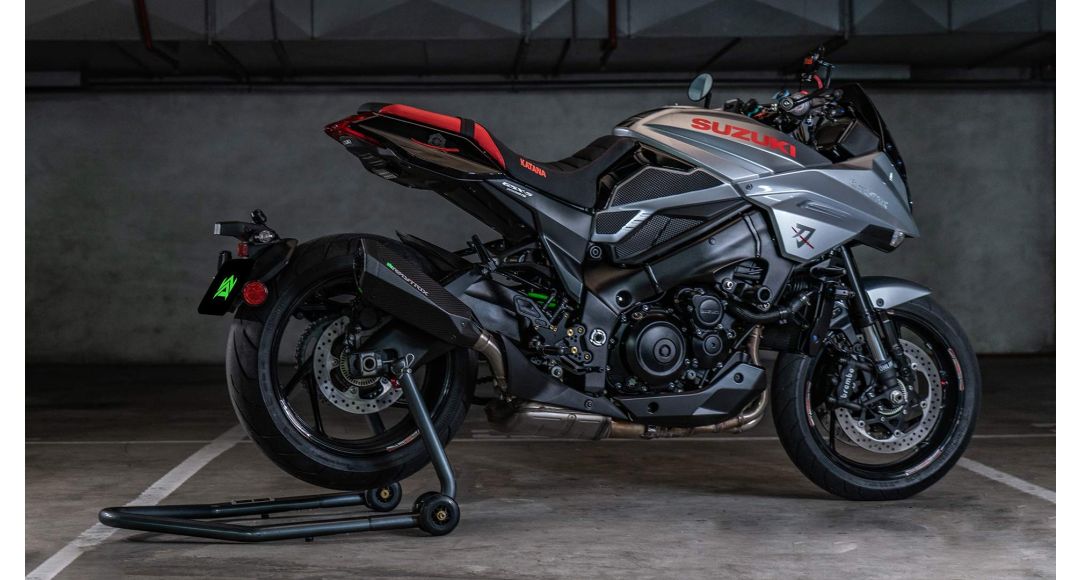GSX-R1000R rear shock absorber and slip-on exhaust